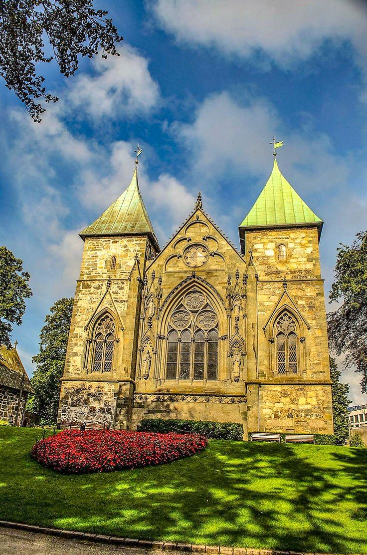 https://mdw-travel-data-us-east-1.s3.amazonaws.com/img/country/Norway/Stavanger-Cathedral/img_02.jpg