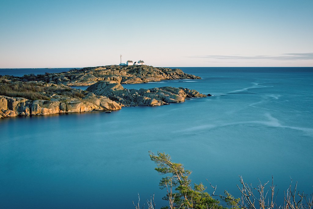 https://mdw-travel-data-us-east-1.s3.amazonaws.com/img/country/Norway/Stavern-Fortress/img_03.jpg