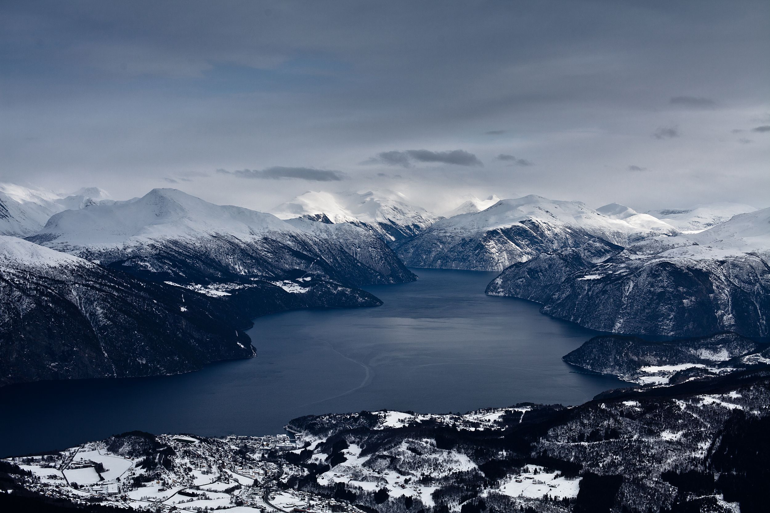 https://mdw-travel-data-us-east-1.s3.amazonaws.com/img/country/Norway/Stranda-Ski-Resort/img_03.jpg