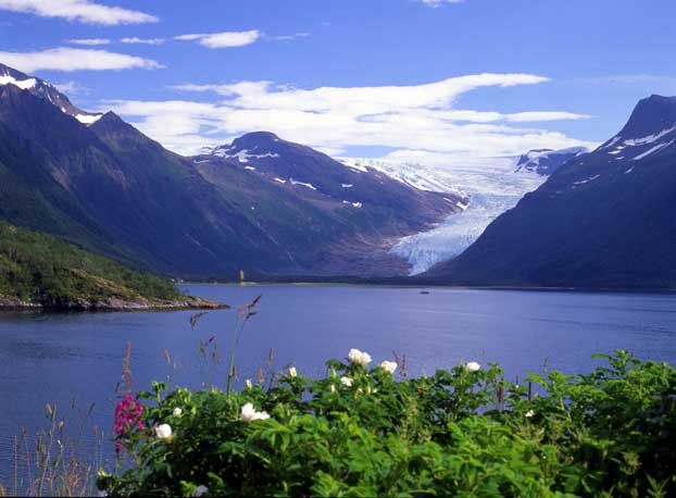 https://mdw-travel-data-us-east-1.s3.amazonaws.com/img/country/Norway/Svartisen/img_01.jpg