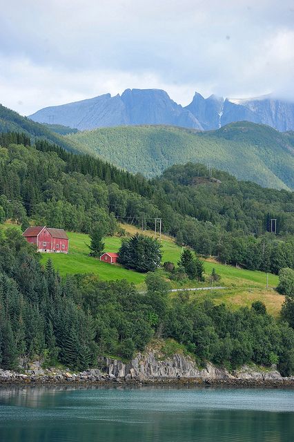https://mdw-travel-data-us-east-1.s3.amazonaws.com/img/country/Norway/Svartisen/img_02.jpg
