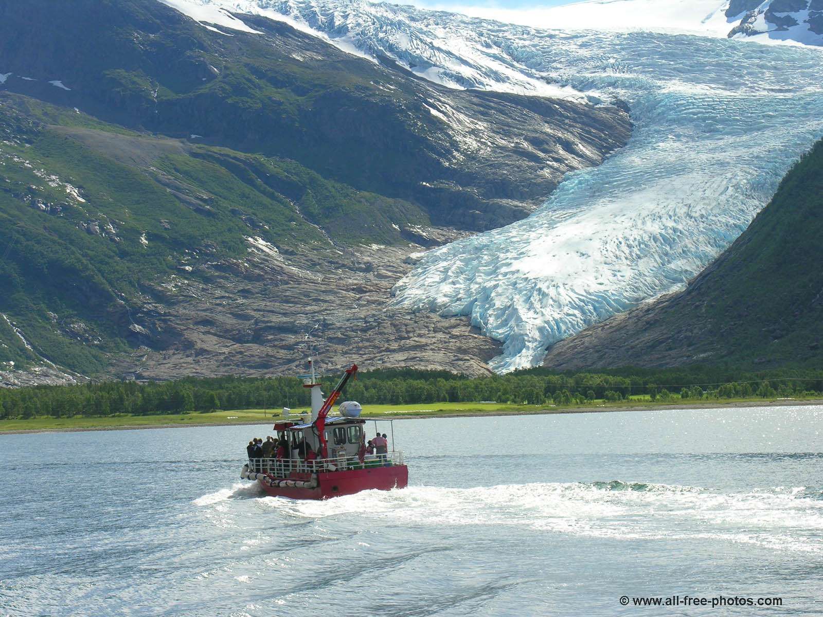 https://mdw-travel-data-us-east-1.s3.amazonaws.com/img/country/Norway/Svartisen/img_03.jpg