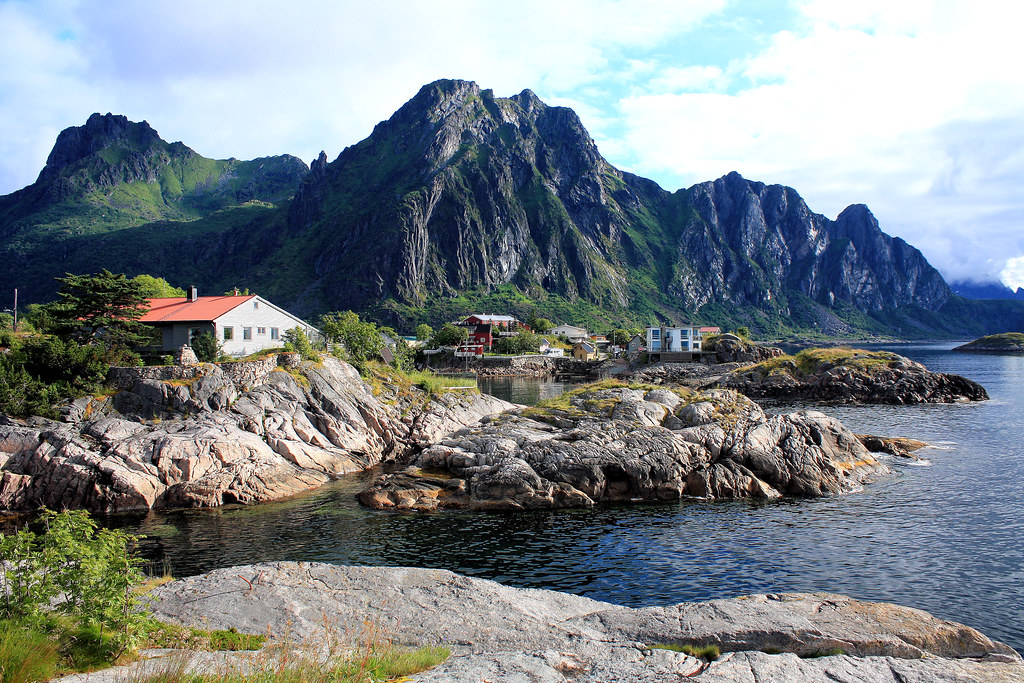 https://mdw-travel-data-us-east-1.s3.amazonaws.com/img/country/Norway/Svinoya/img_03.jpg