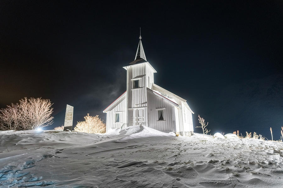 https://mdw-travel-data-us-east-1.s3.amazonaws.com/img/country/Norway/Svolvaer-Church/img_00.jpg