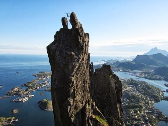 https://mdw-travel-data-us-east-1.s3.amazonaws.com/img/country/Norway/Svolvaergeita/img_02.jpg