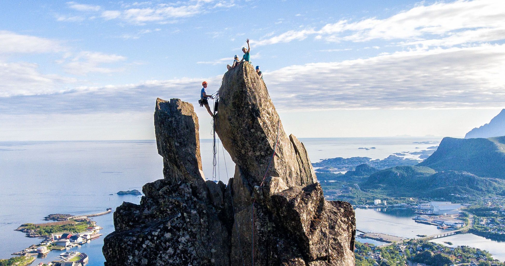https://mdw-travel-data-us-east-1.s3.amazonaws.com/img/country/Norway/Svolvaergeita/img_03.jpg