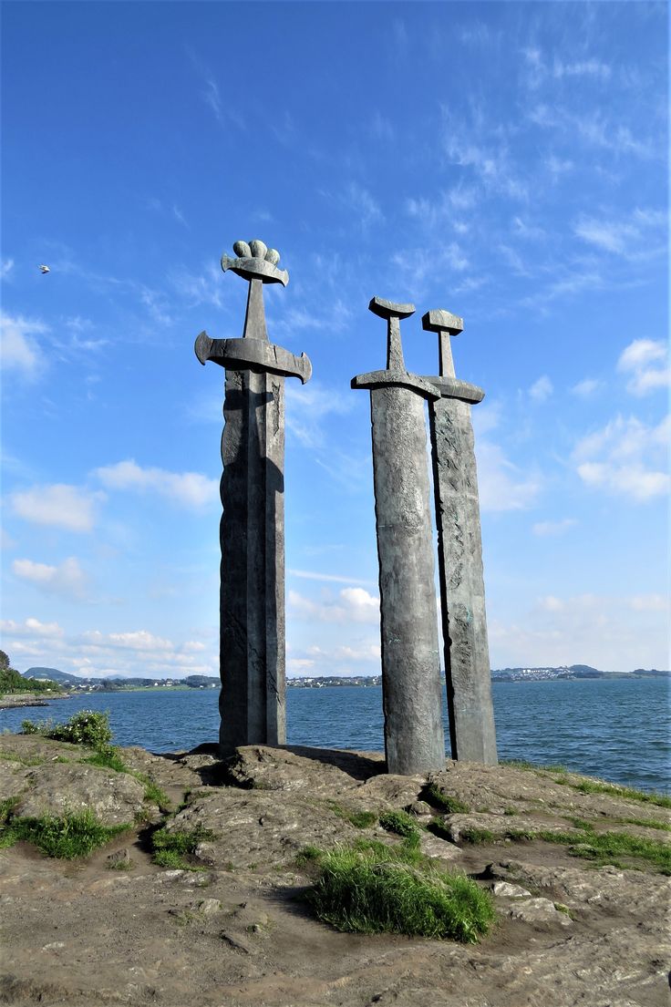 https://mdw-travel-data-us-east-1.s3.amazonaws.com/img/country/Norway/Swords-in-Rock/img_03.jpg