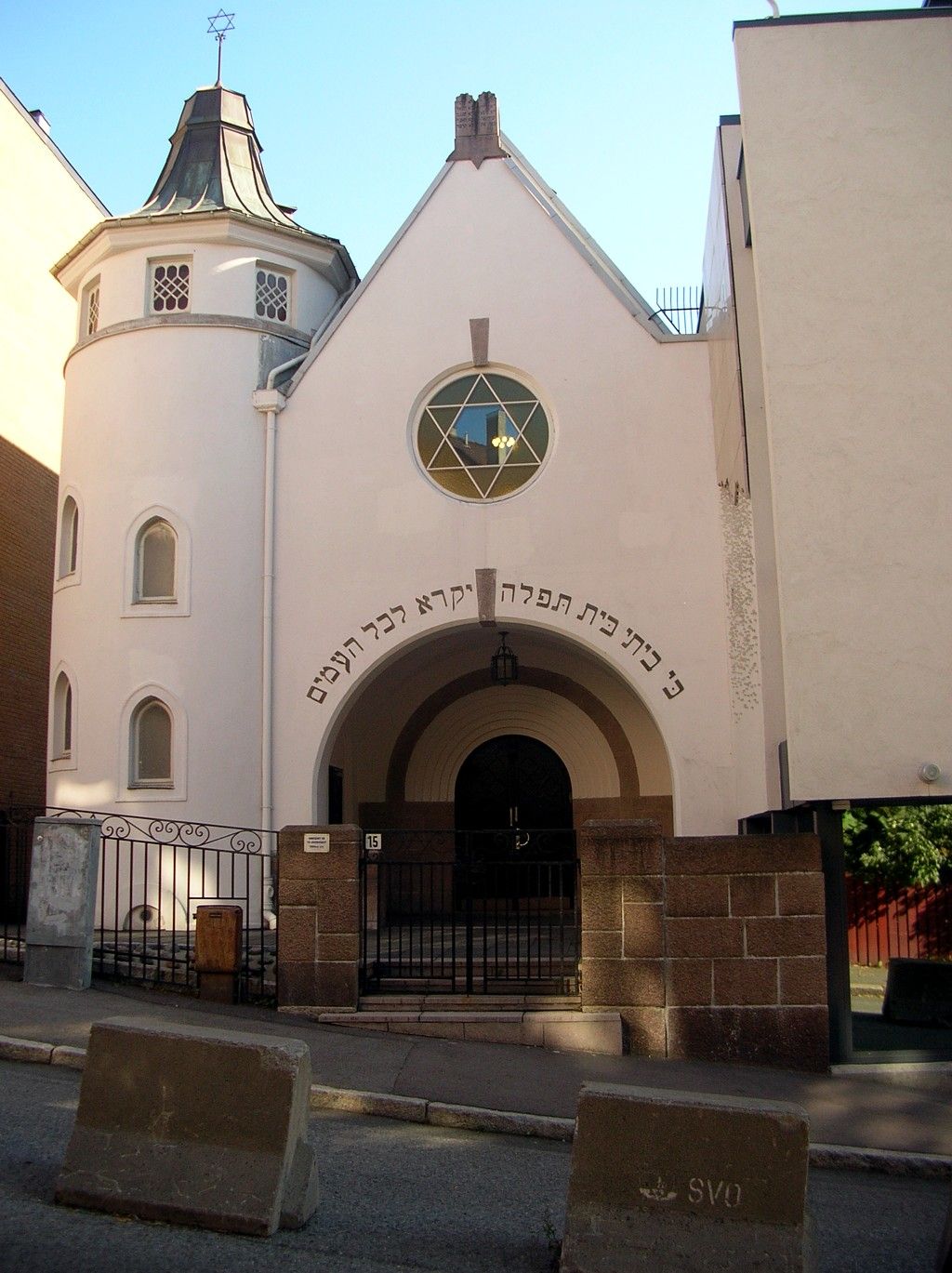 https://mdw-travel-data-us-east-1.s3.amazonaws.com/img/country/Norway/Synagogue/img_02.jpg