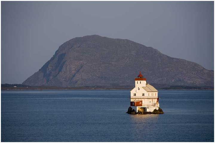 https://mdw-travel-data-us-east-1.s3.amazonaws.com/img/country/Norway/Tennholmen-Lighthouse/img_01.jpg