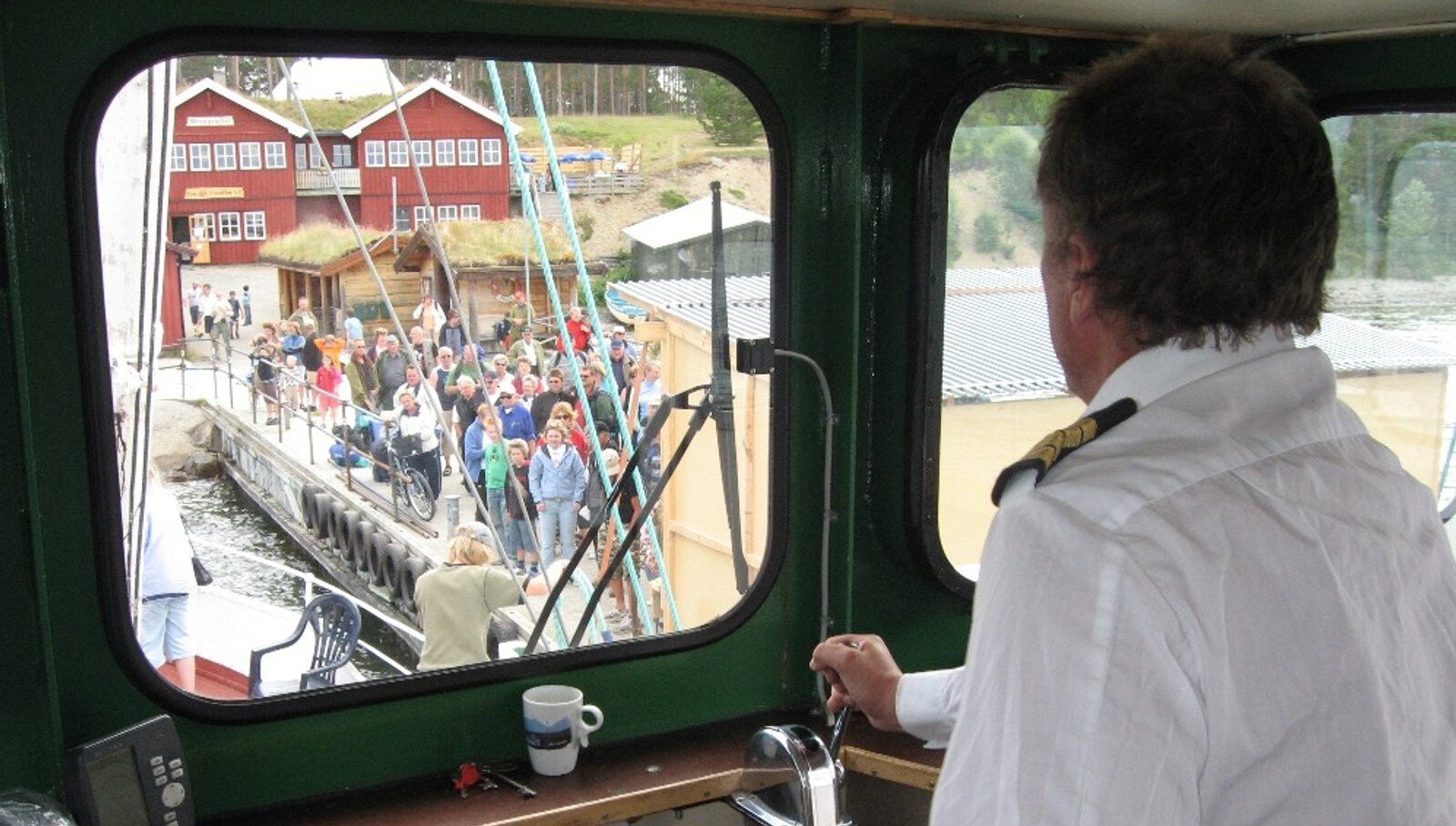 https://mdw-travel-data-us-east-1.s3.amazonaws.com/img/country/Norway/The-Canal-Boat-MS-Faemund-II/img_01.jpg