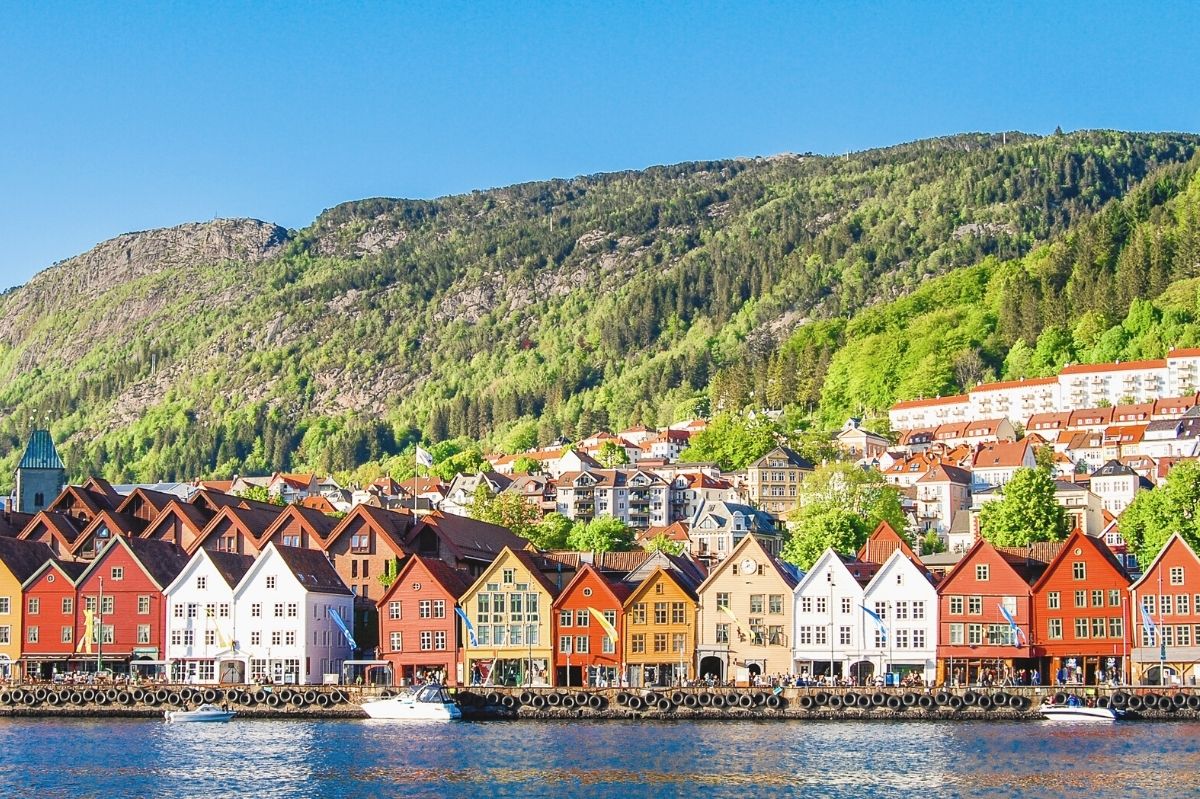 https://mdw-travel-data-us-east-1.s3.amazonaws.com/img/country/Norway/The-Rose-Church/img_03.jpg