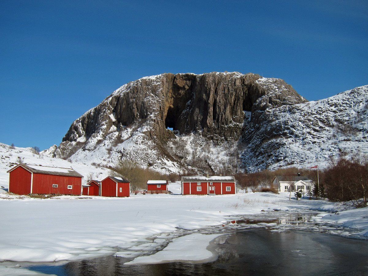 https://mdw-travel-data-us-east-1.s3.amazonaws.com/img/country/Norway/Torghatten/img_02.jpg