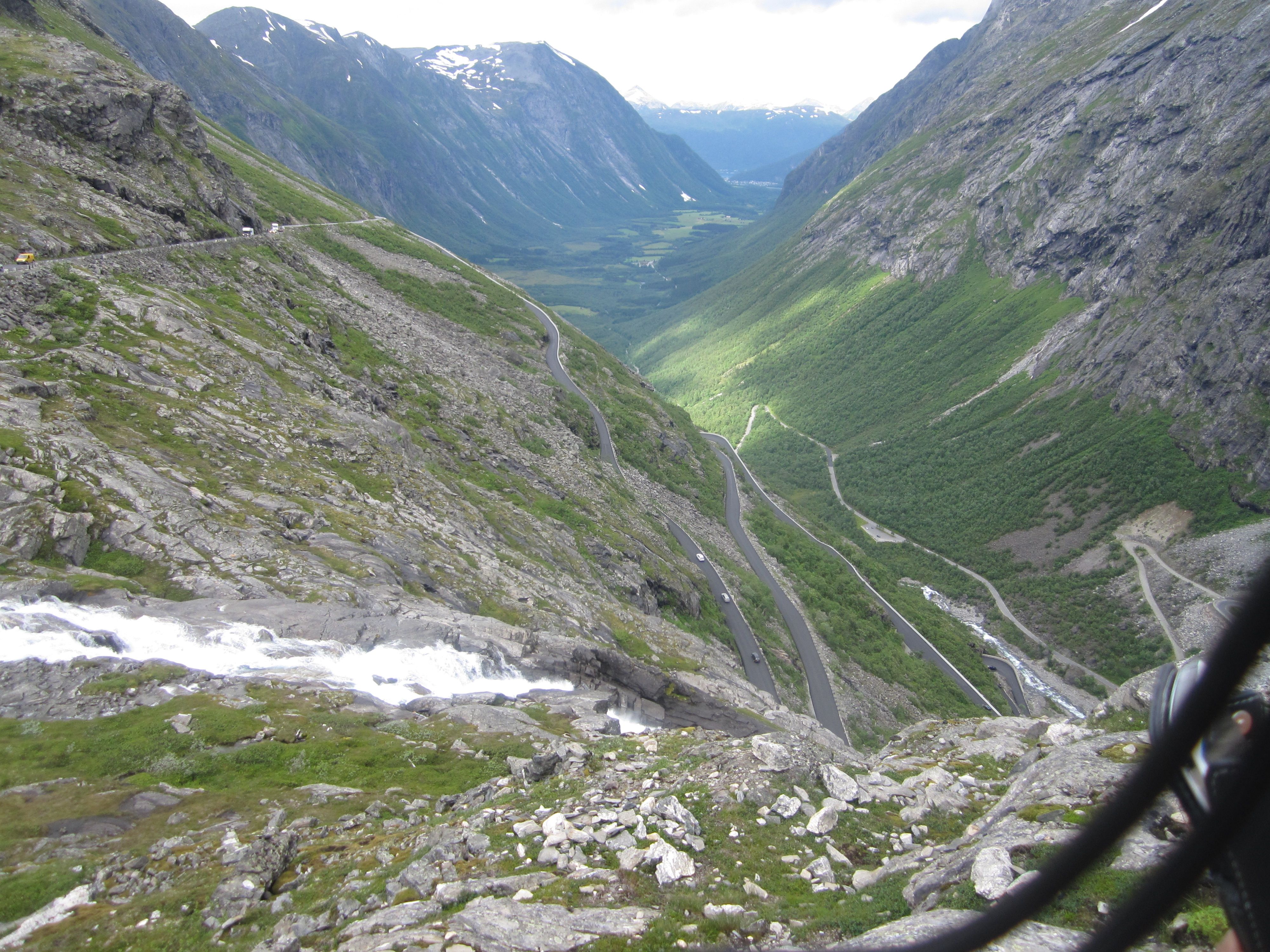 https://mdw-travel-data-us-east-1.s3.amazonaws.com/img/country/Norway/Trollstigen/img_01.jpg