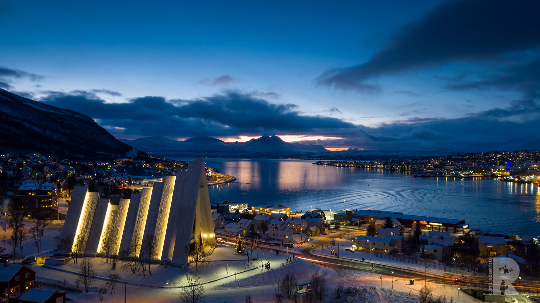 https://mdw-travel-data-us-east-1.s3.amazonaws.com/img/country/Norway/Tromso-Cathedral/img_01.jpg
