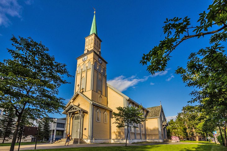 https://mdw-travel-data-us-east-1.s3.amazonaws.com/img/country/Norway/Tromso-Cathedral/img_02.jpg