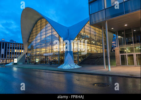 https://mdw-travel-data-us-east-1.s3.amazonaws.com/img/country/Norway/Tromso-Public-library/img_03.jpg