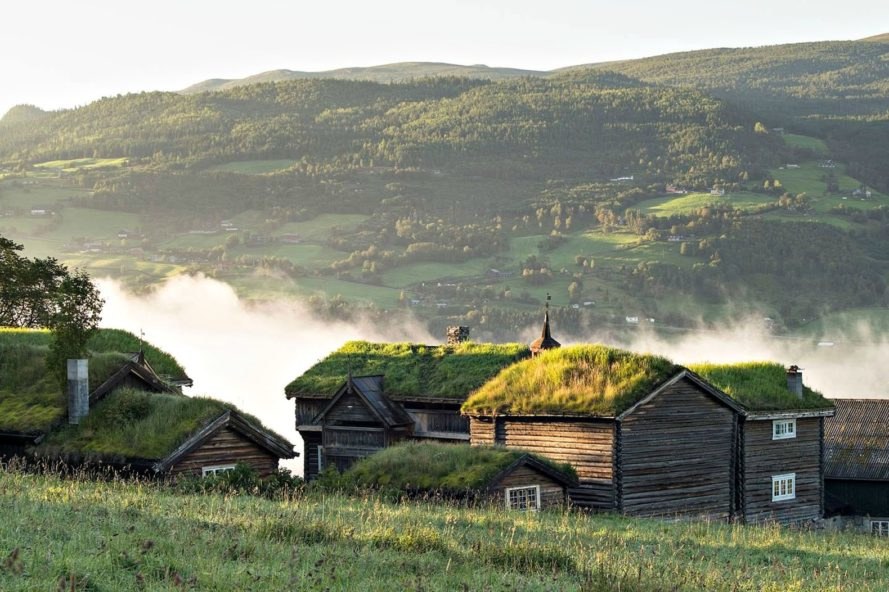 https://mdw-travel-data-us-east-1.s3.amazonaws.com/img/country/Norway/Tsars-Peasant-Farm/img_00.jpg
