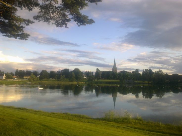 https://mdw-travel-data-us-east-1.s3.amazonaws.com/img/country/Norway/Tunevannet/img_03.jpg