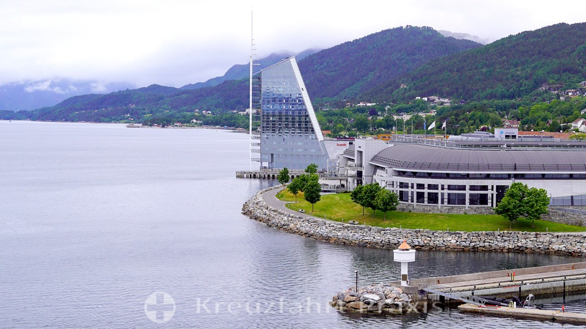 https://mdw-travel-data-us-east-1.s3.amazonaws.com/img/country/Norway/Tusenarsstedet-Molde/img_03.jpg