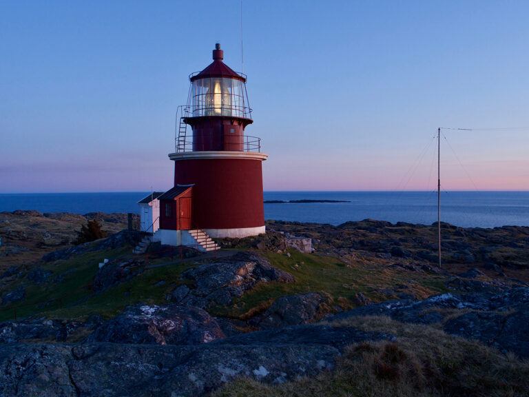 https://mdw-travel-data-us-east-1.s3.amazonaws.com/img/country/Norway/Utsira-Lighthouse/img_01.jpg