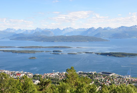 https://mdw-travel-data-us-east-1.s3.amazonaws.com/img/country/Norway/Varden-viewpoint/img_00.jpg