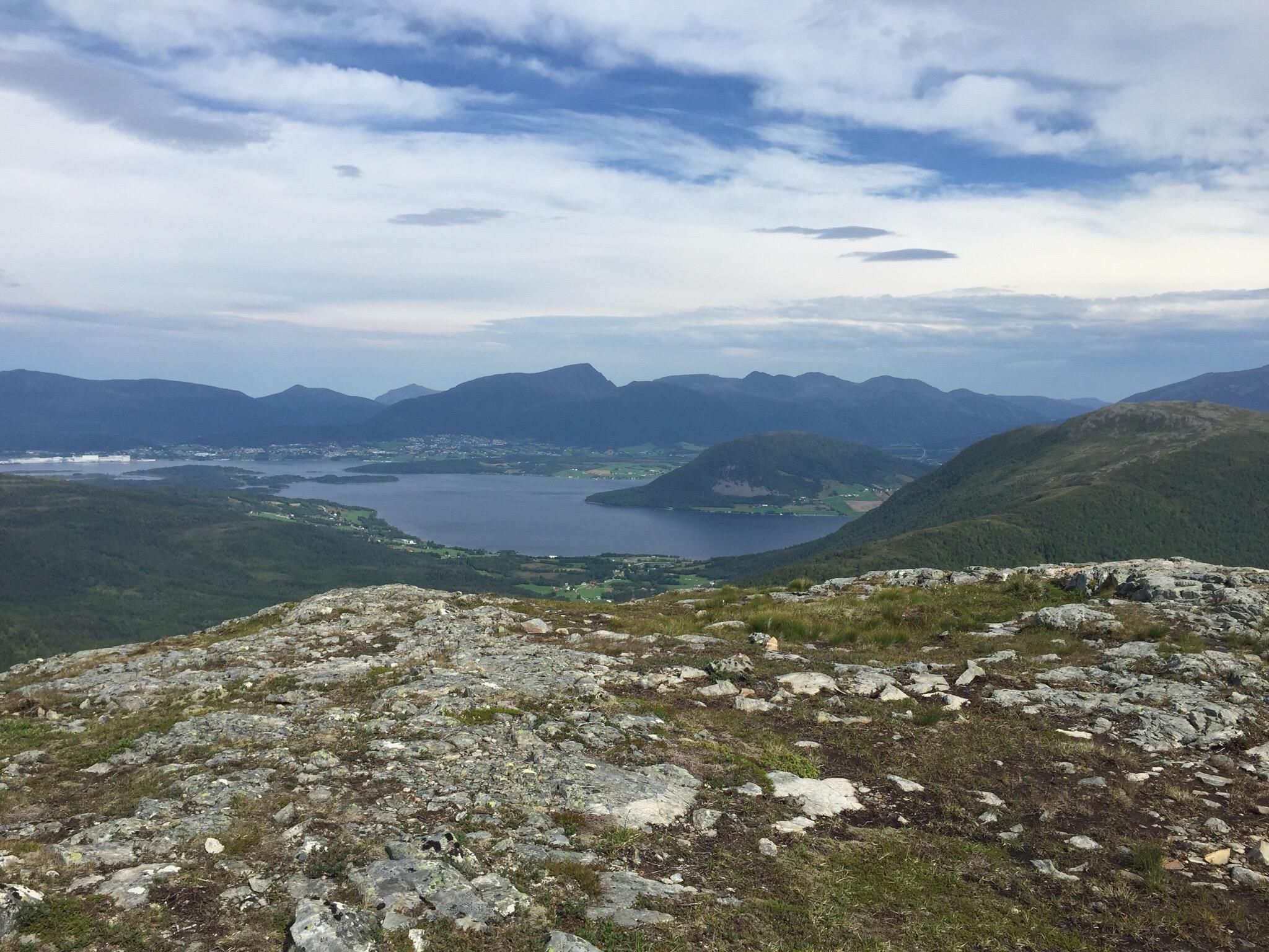 https://mdw-travel-data-us-east-1.s3.amazonaws.com/img/country/Norway/Varden-viewpoint/img_02.jpg