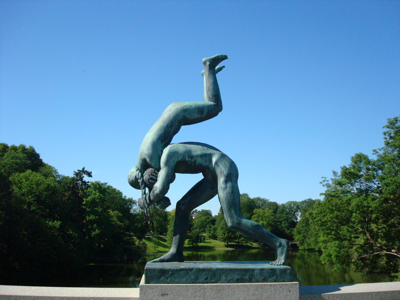 https://mdw-travel-data-us-east-1.s3.amazonaws.com/img/country/Norway/Vigeland-Sculpture-Park/img_03.jpg