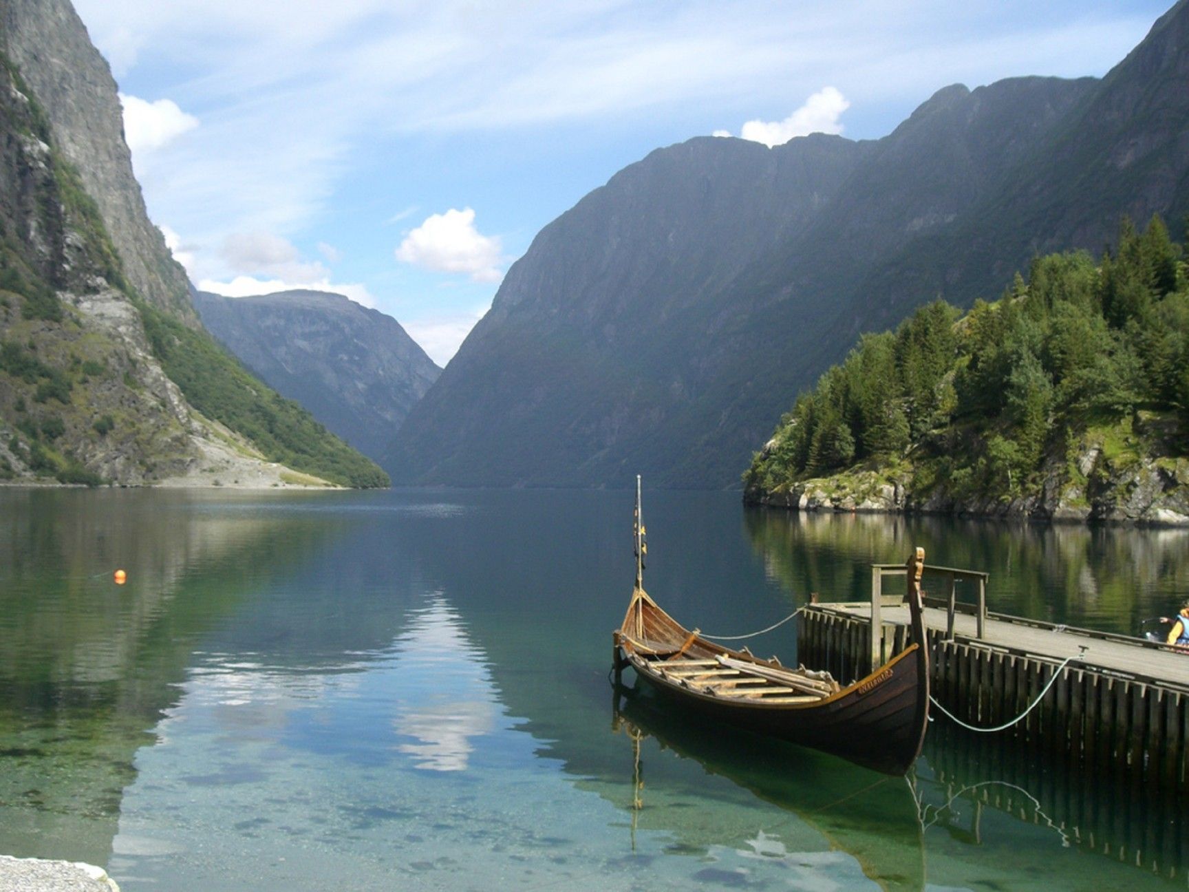 https://mdw-travel-data-us-east-1.s3.amazonaws.com/img/country/Norway/Vikingskipshuset/img_02.jpg