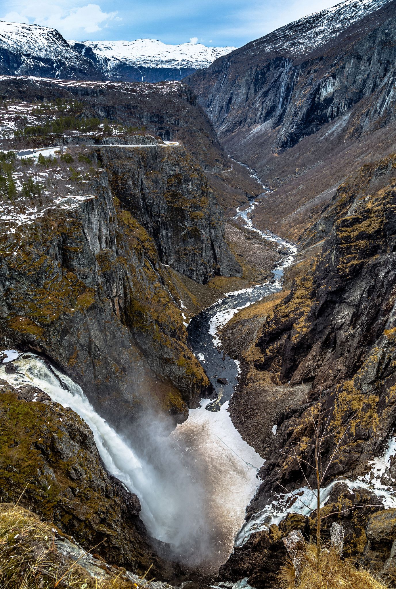 https://mdw-travel-data-us-east-1.s3.amazonaws.com/img/country/Norway/Voringsfossen/img_01.jpg