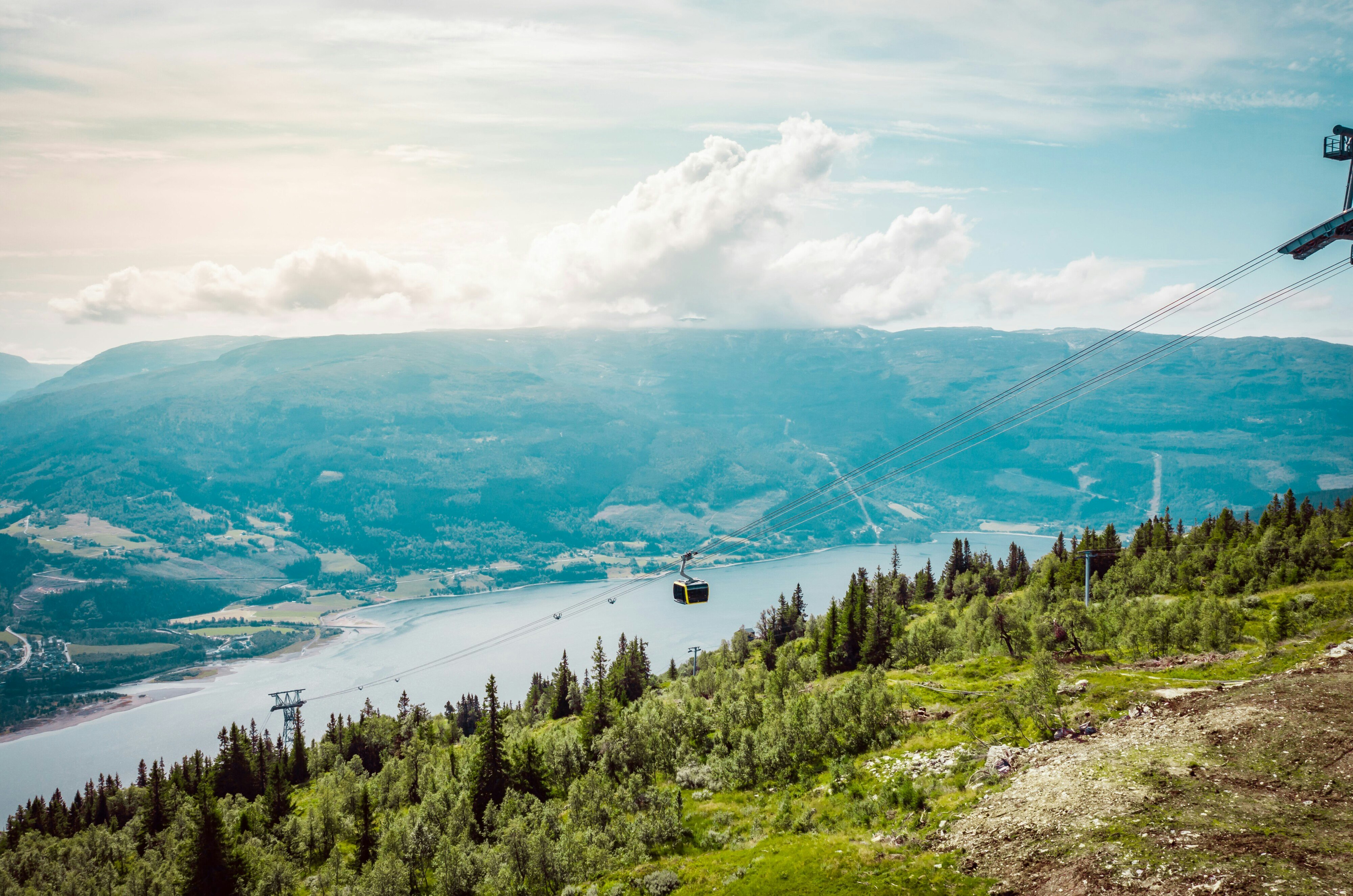 https://mdw-travel-data-us-east-1.s3.amazonaws.com/img/country/Norway/Voss-Gondol/img_03.jpg