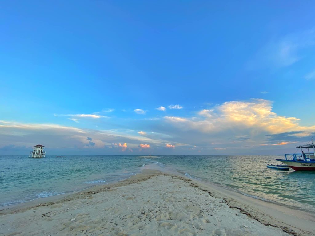 https://mdw-travel-data-us-east-1.s3.amazonaws.com/img/country/Philippines/Agutayan-White-Island/img_01.jpg