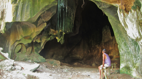 https://mdw-travel-data-us-east-1.s3.amazonaws.com/img/country/Philippines/Aklan-Bat-Cave/img_03.jpg