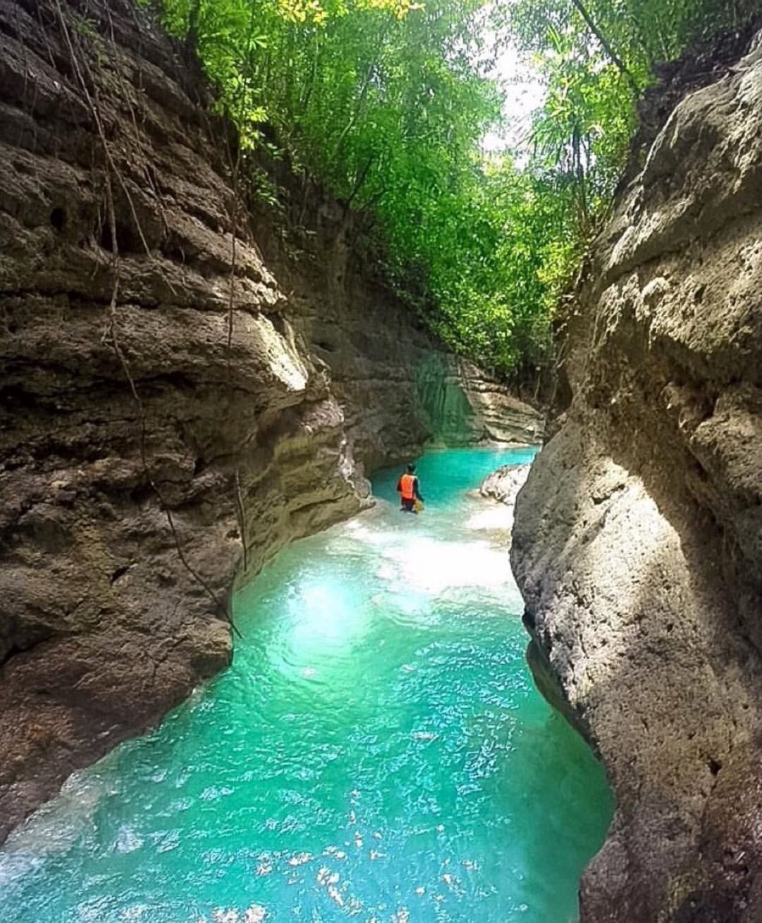 https://mdw-travel-data-us-east-1.s3.amazonaws.com/img/country/Philippines/Alegria-Beach/img_02.jpg