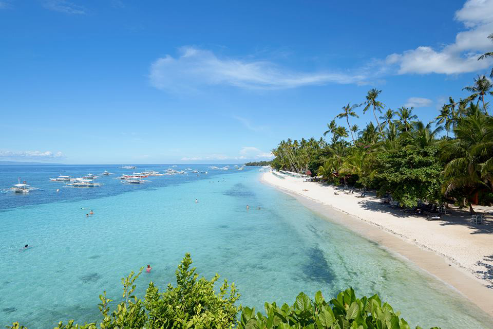 https://mdw-travel-data-us-east-1.s3.amazonaws.com/img/country/Philippines/Alona-Beach/img_01.jpg