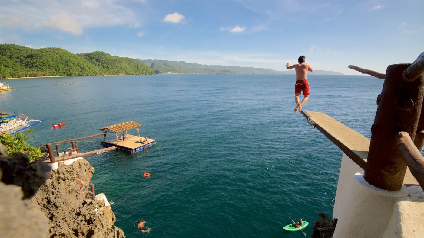 https://mdw-travel-data-us-east-1.s3.amazonaws.com/img/country/Philippines/Ariels-Point-Cliff-Diving/img_03.jpg