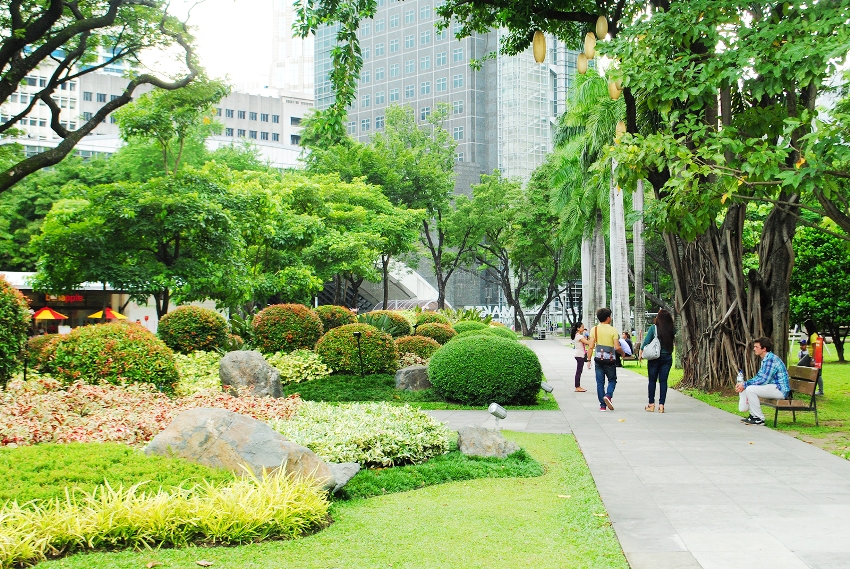 https://mdw-travel-data-us-east-1.s3.amazonaws.com/img/country/Philippines/Ayala-Triangle-Gardens/img_01.jpg