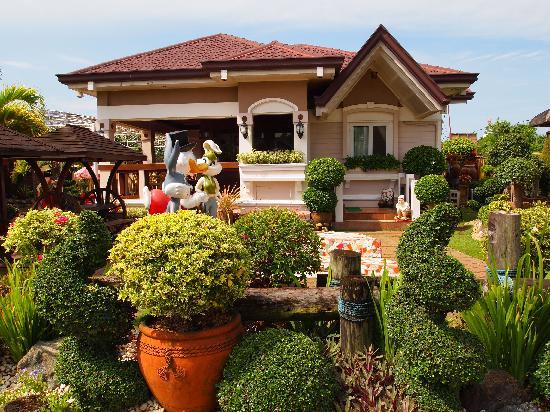 https://mdw-travel-data-us-east-1.s3.amazonaws.com/img/country/Philippines/Bakers-Hill/img_01.jpg