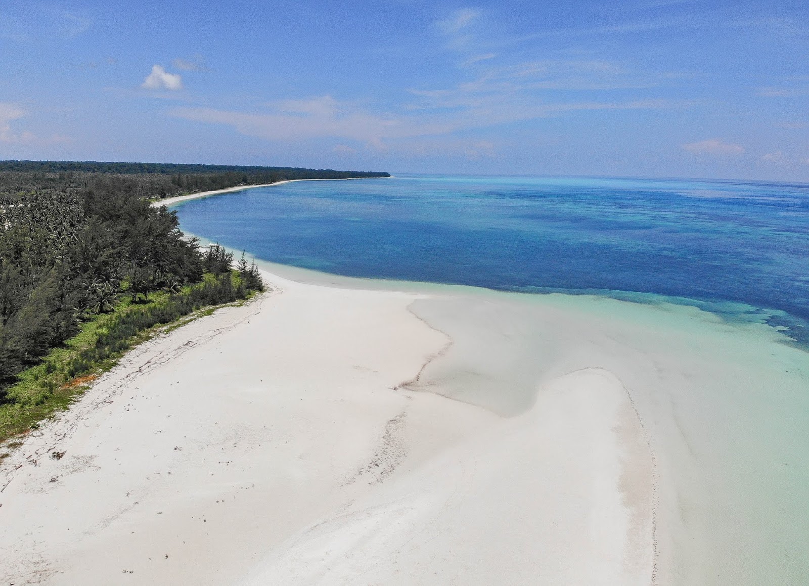 https://mdw-travel-data-us-east-1.s3.amazonaws.com/img/country/Philippines/Balabac-Island/img_02.jpg