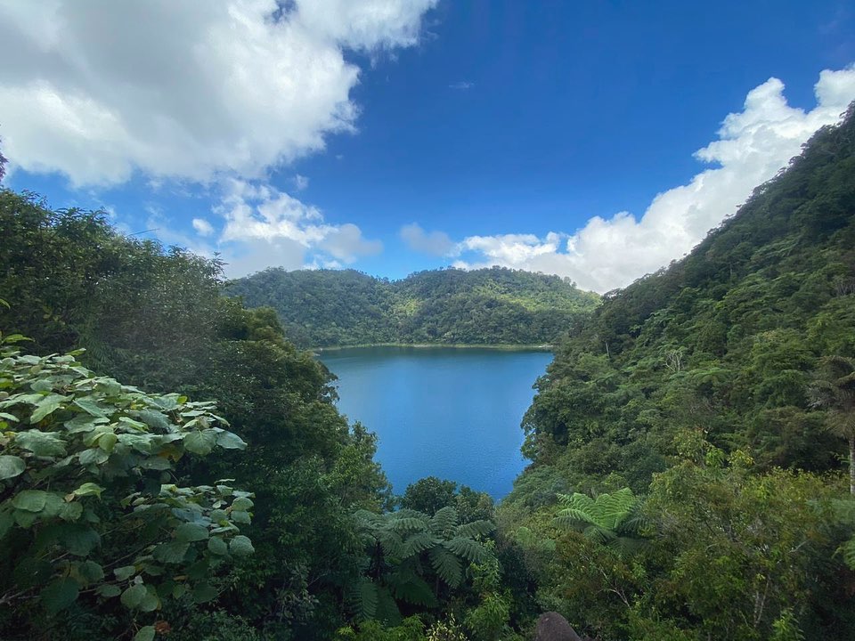 https://mdw-travel-data-us-east-1.s3.amazonaws.com/img/country/Philippines/Balinsasayao-Twin-Lakes-Natural-Park/img_00.jpg