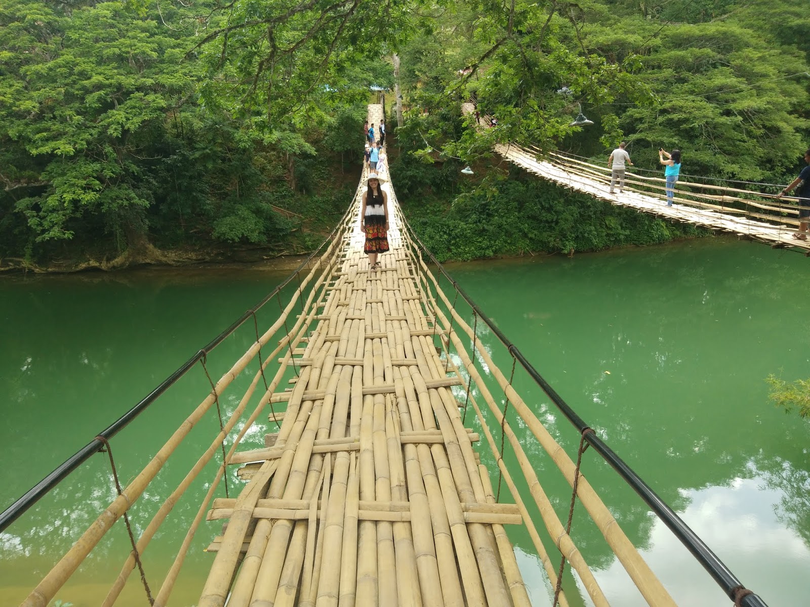 https://mdw-travel-data-us-east-1.s3.amazonaws.com/img/country/Philippines/Bamboo-Hanging-Bridge/img_00.jpg