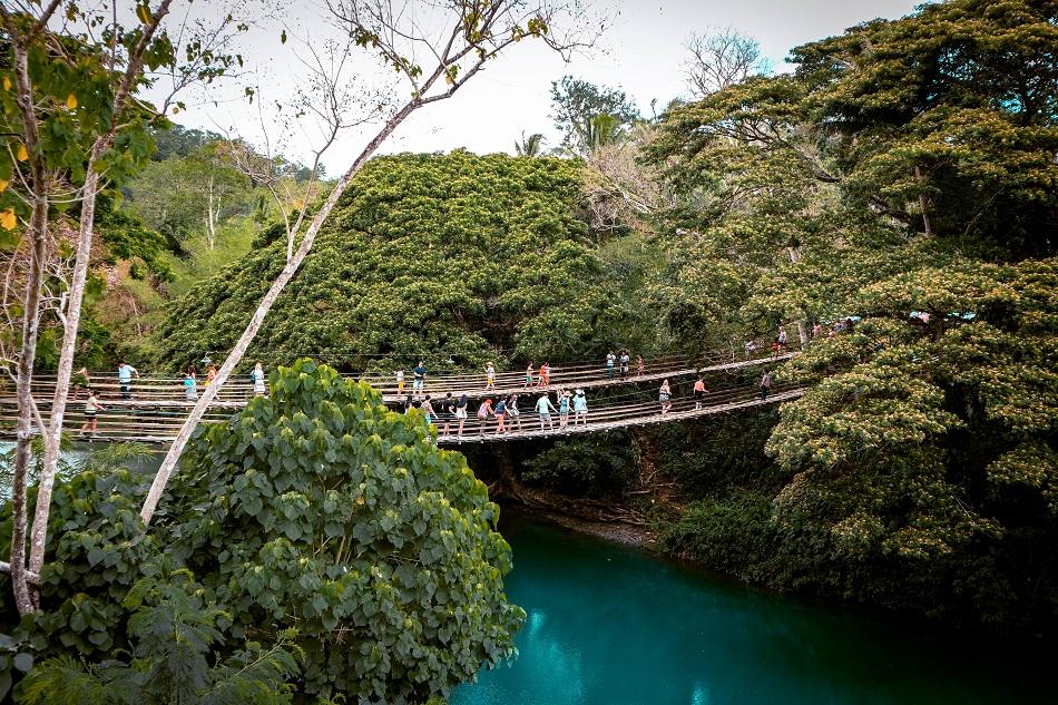 https://mdw-travel-data-us-east-1.s3.amazonaws.com/img/country/Philippines/Bamboo-Hanging-Bridge/img_02.jpg