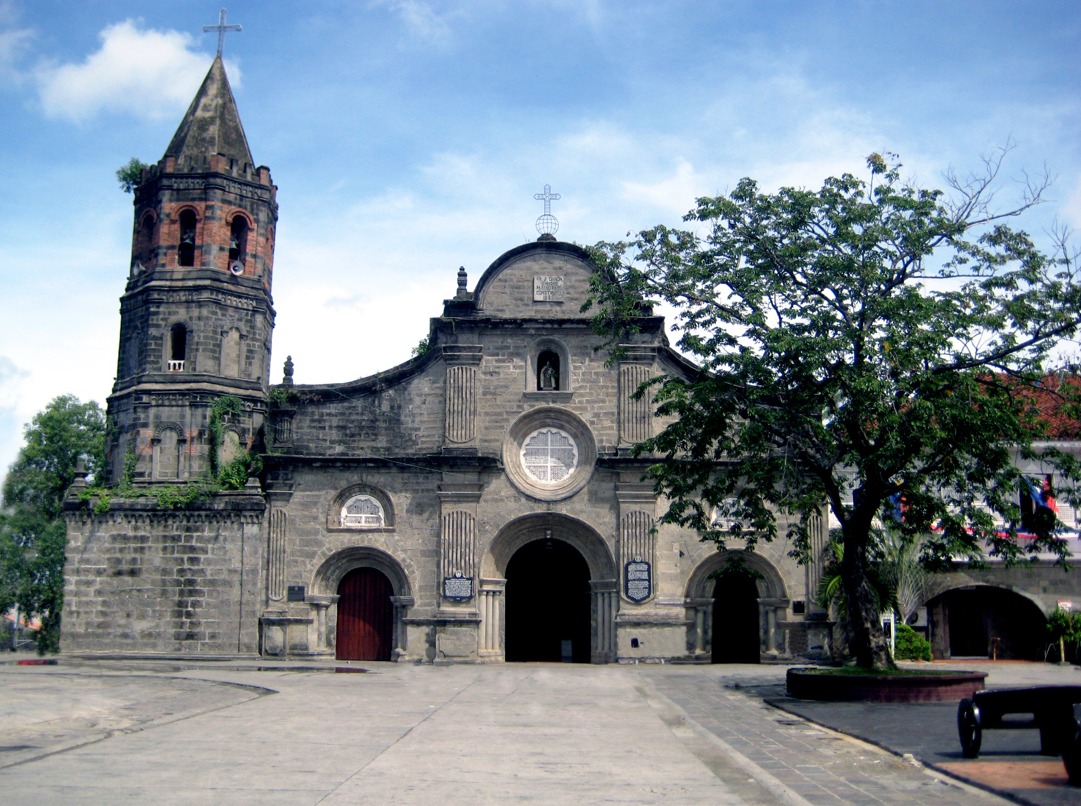 https://mdw-travel-data-us-east-1.s3.amazonaws.com/img/country/Philippines/Barasoain-Church/img_01.jpg