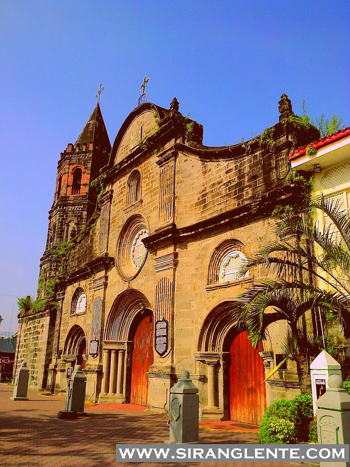 https://mdw-travel-data-us-east-1.s3.amazonaws.com/img/country/Philippines/Barasoain-Church/img_02.jpg