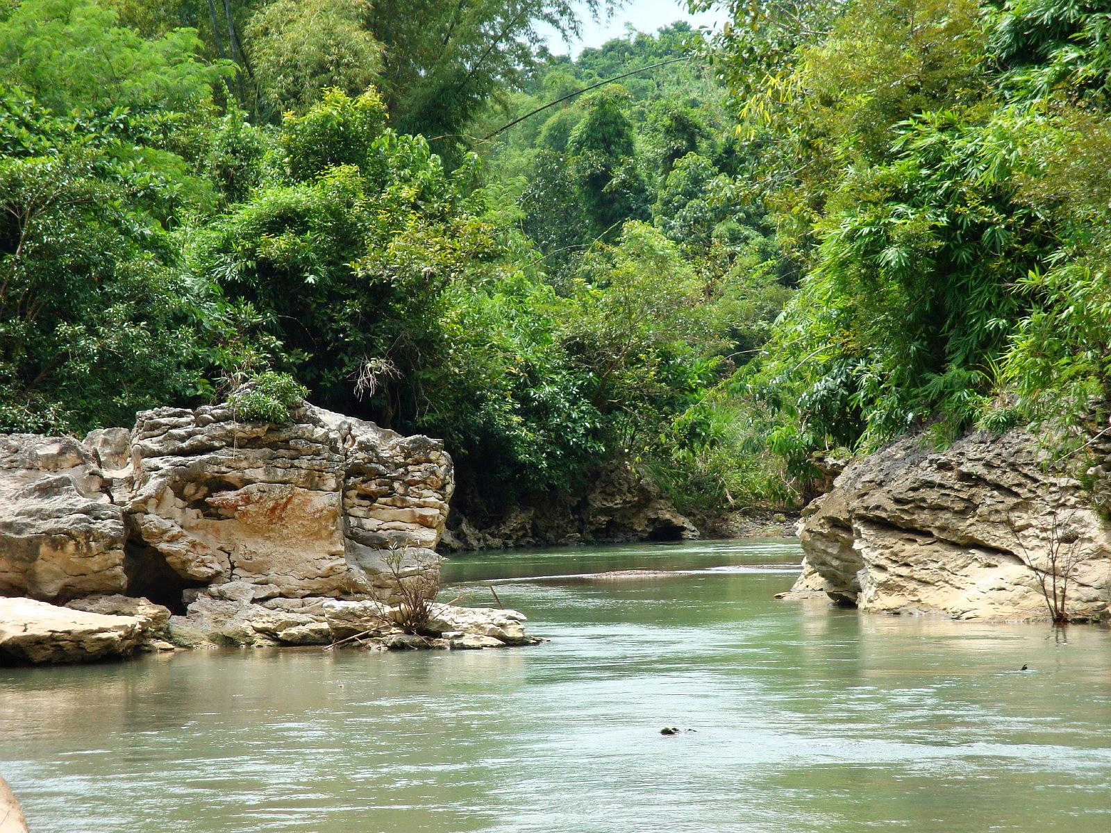 https://mdw-travel-data-us-east-1.s3.amazonaws.com/img/country/Philippines/Biak-na-Bato-National-Park/img_01.jpg
