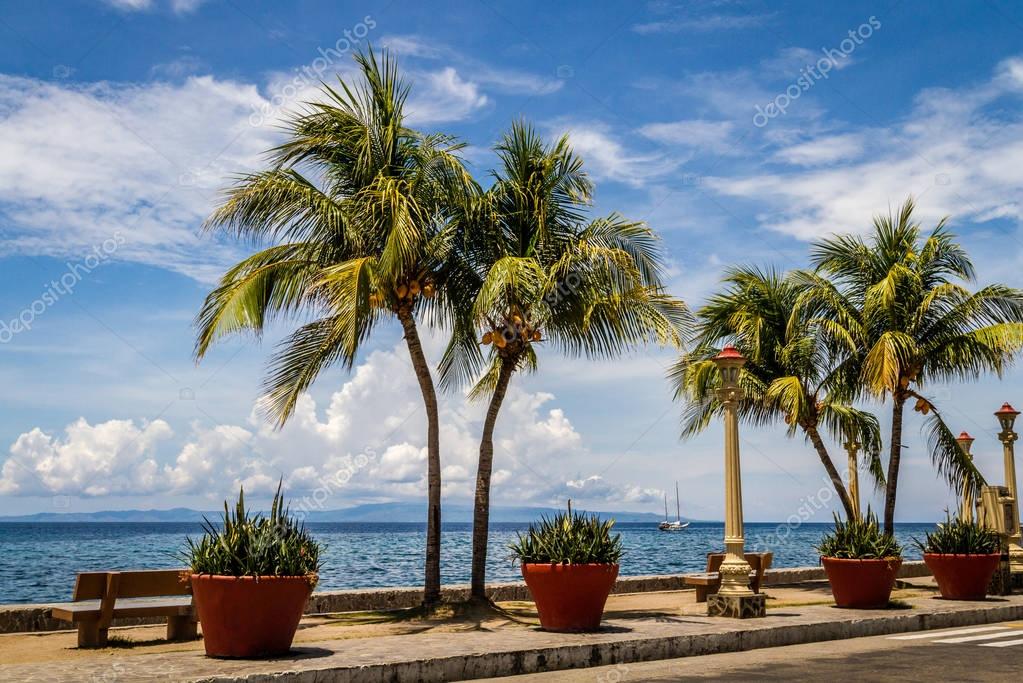 https://mdw-travel-data-us-east-1.s3.amazonaws.com/img/country/Philippines/Boulevard/img_02.jpg