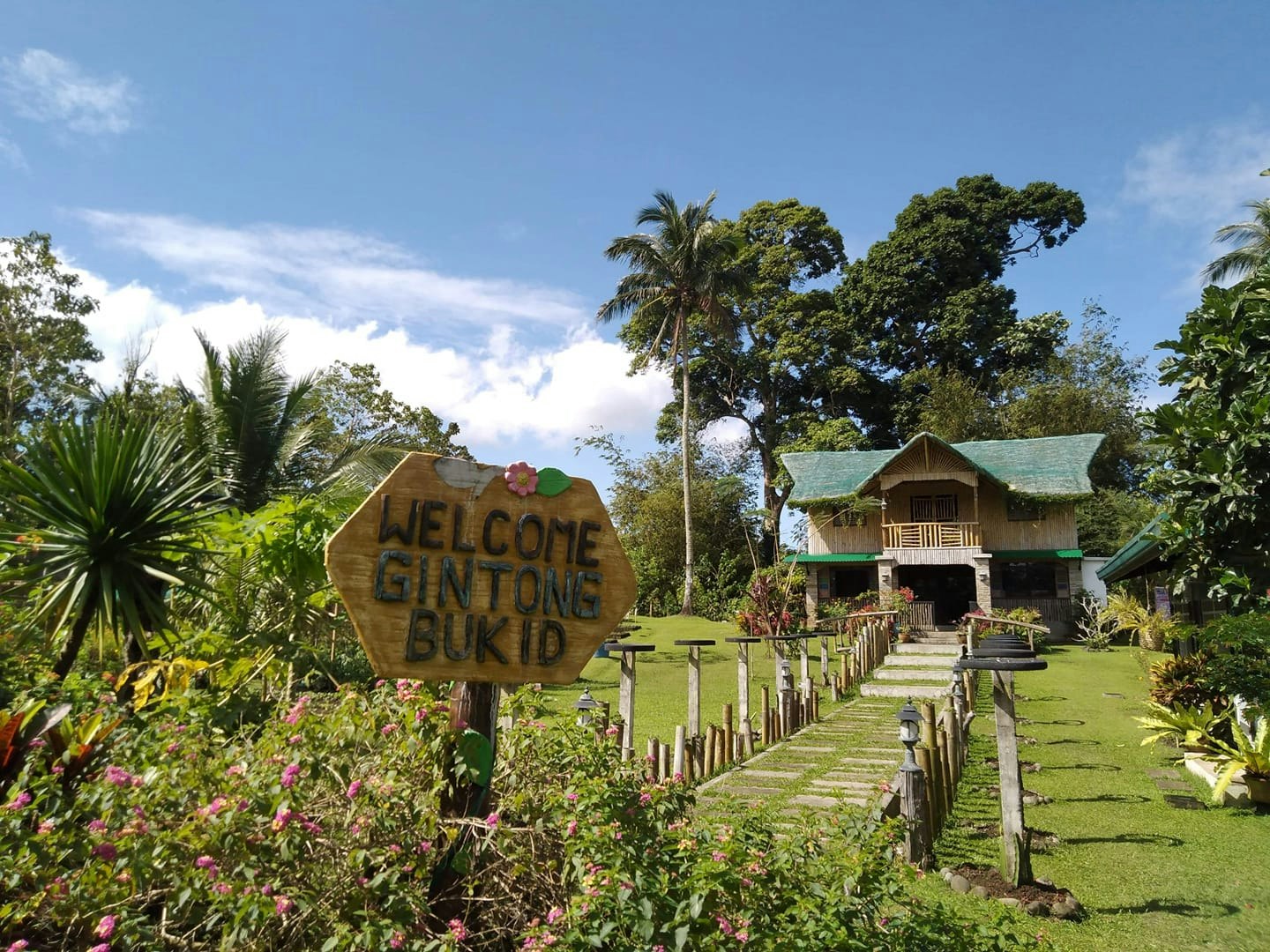 https://mdw-travel-data-us-east-1.s3.amazonaws.com/img/country/Philippines/Braggai-Farms/img_01.jpg