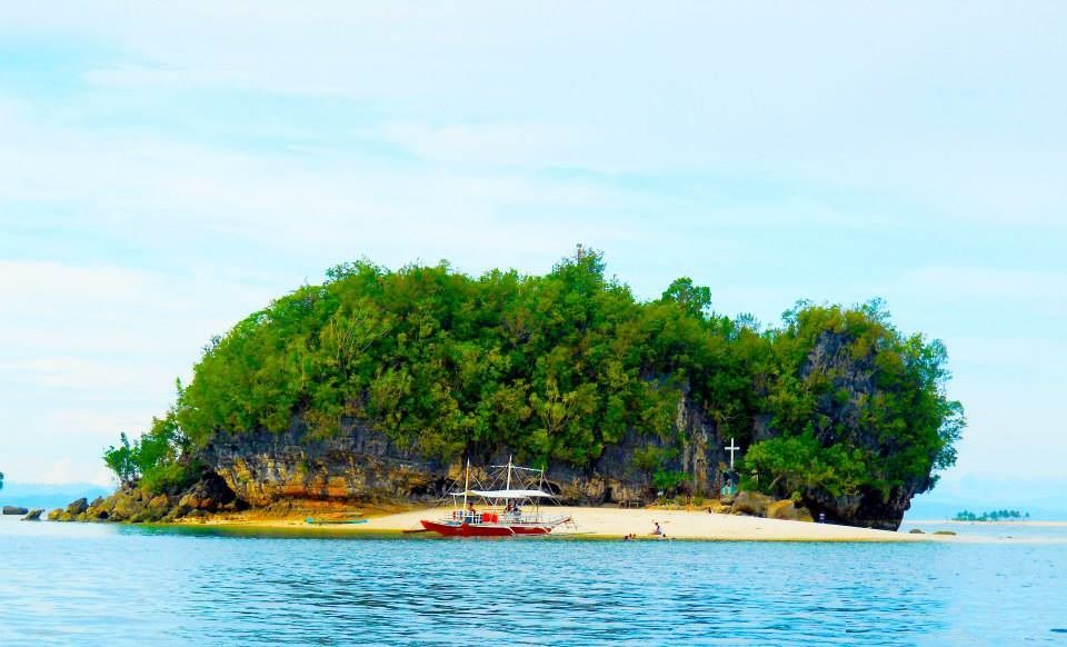 https://mdw-travel-data-us-east-1.s3.amazonaws.com/img/country/Philippines/Britania-Group-of-Islands/img_03.jpg