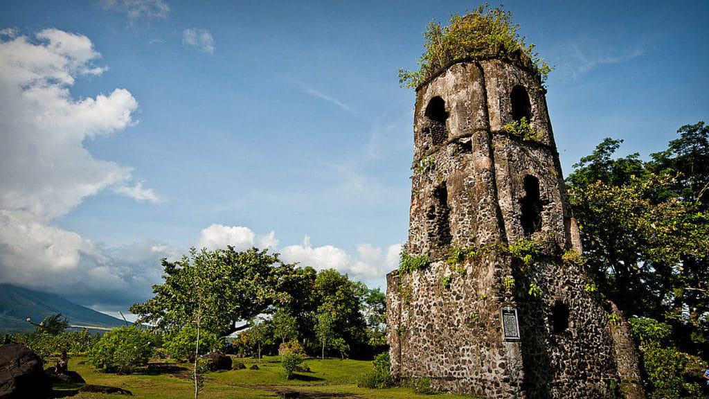 https://mdw-travel-data-us-east-1.s3.amazonaws.com/img/country/Philippines/Cagsawa-Ruins-Park/img_03.jpg