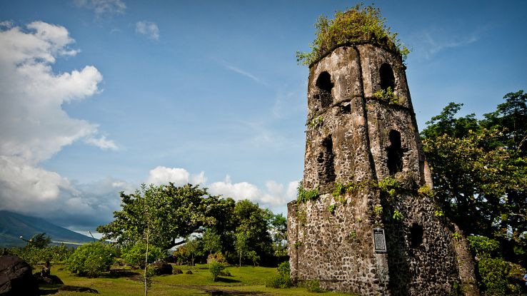 https://mdw-travel-data-us-east-1.s3.amazonaws.com/img/country/Philippines/Cagsawa-Ruins/img_02.jpg