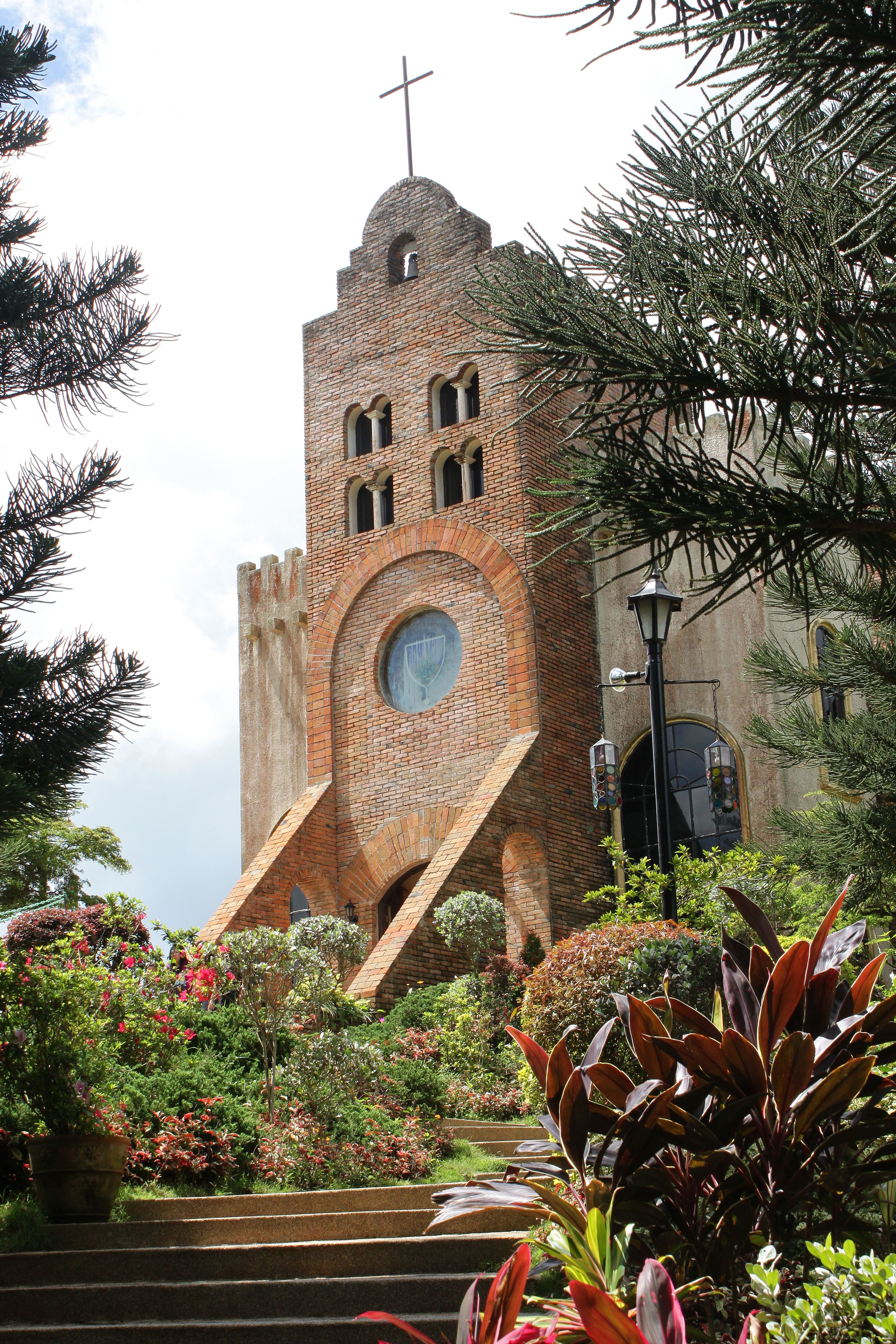 https://mdw-travel-data-us-east-1.s3.amazonaws.com/img/country/Philippines/Caleruega-Church/img_03.jpg